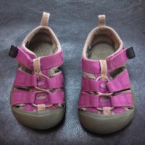 Baby girl keen sandals in purple sz 4